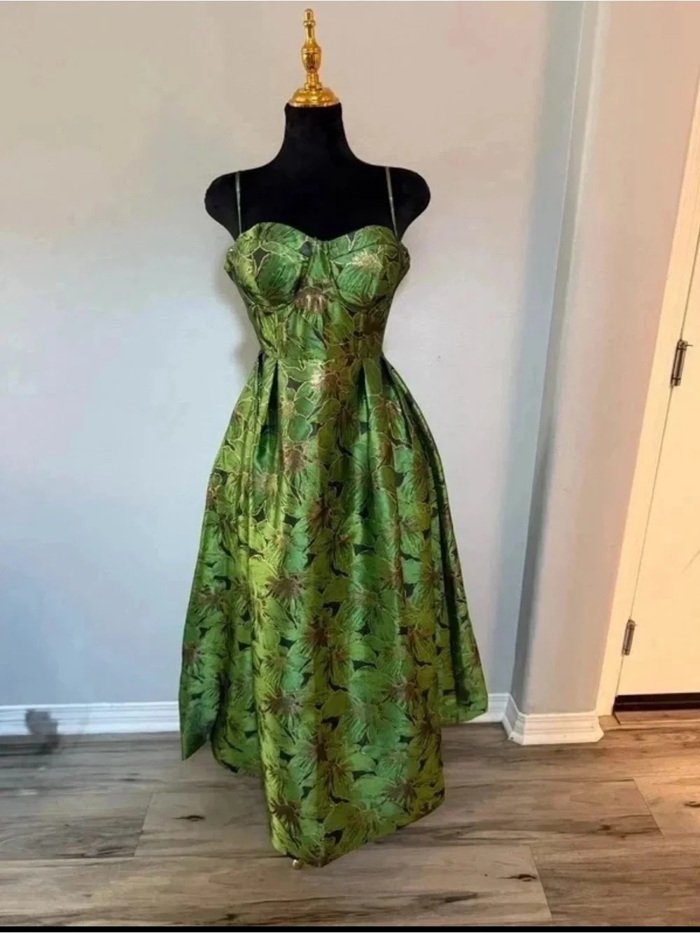 Emerald Green Floral Jacquard Maxi Dress with Sweetheart Neckline - Picture 2 of 2